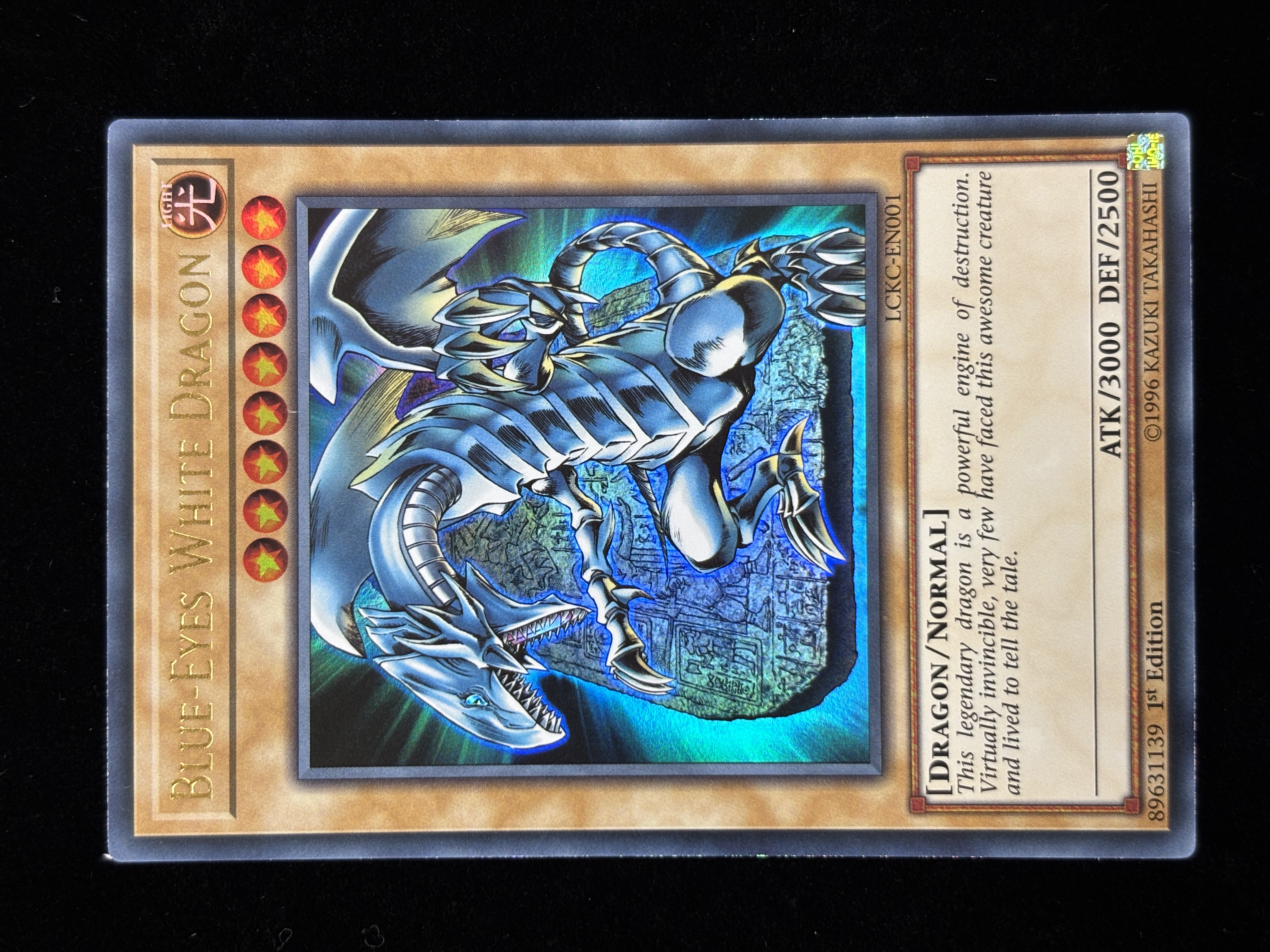 【状態B】●BLUE-EYES WHITE DRAGON(背景石板)(LCKC-EN001)(UR)C