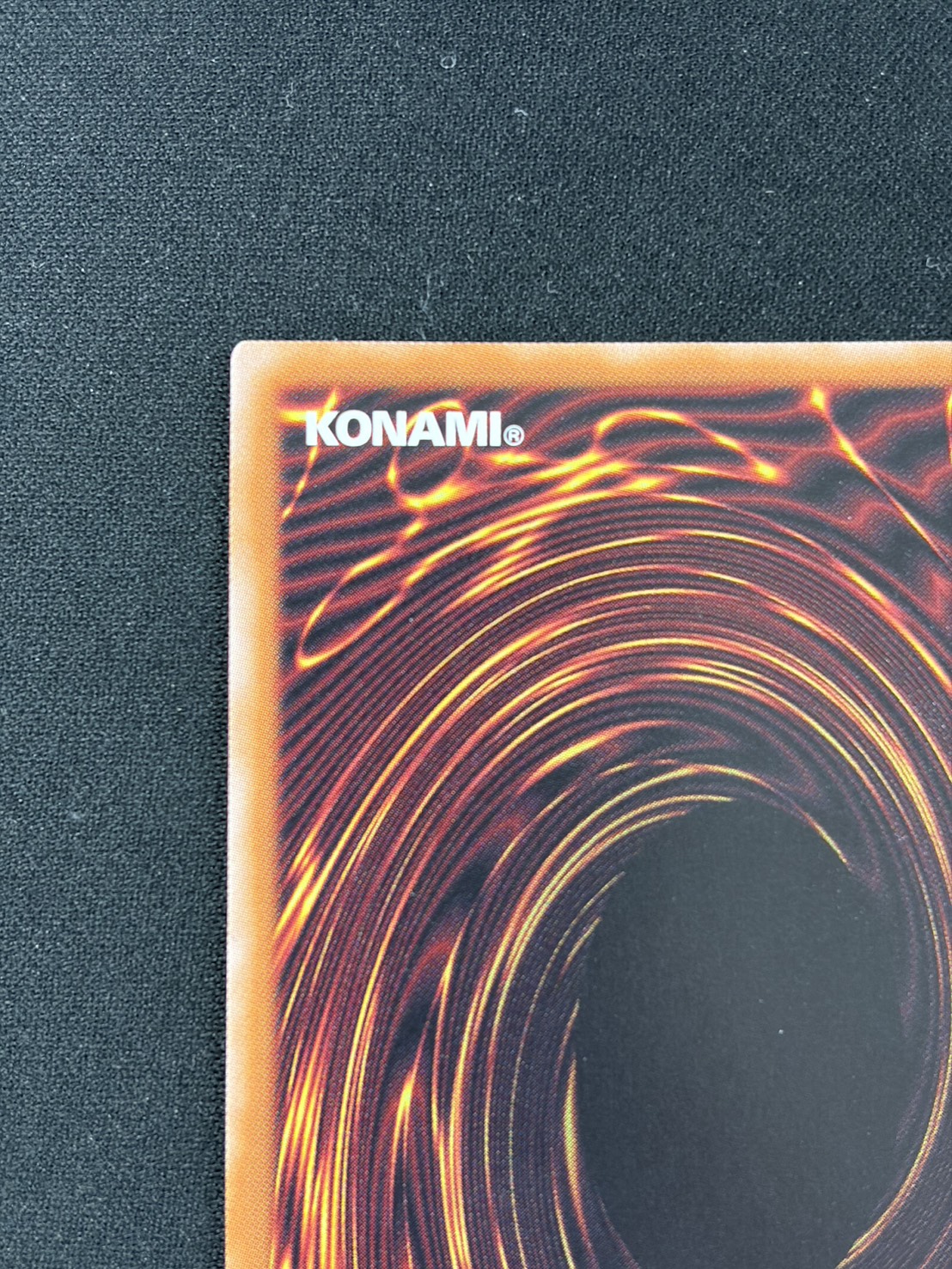 結束と絆の魔導師(緑背景)【QCSE】〈DUNE-JP000〉